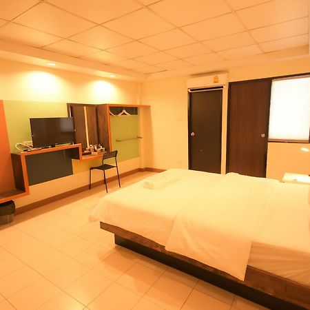 Room At Prachachuen Nonthaburi Exterior photo