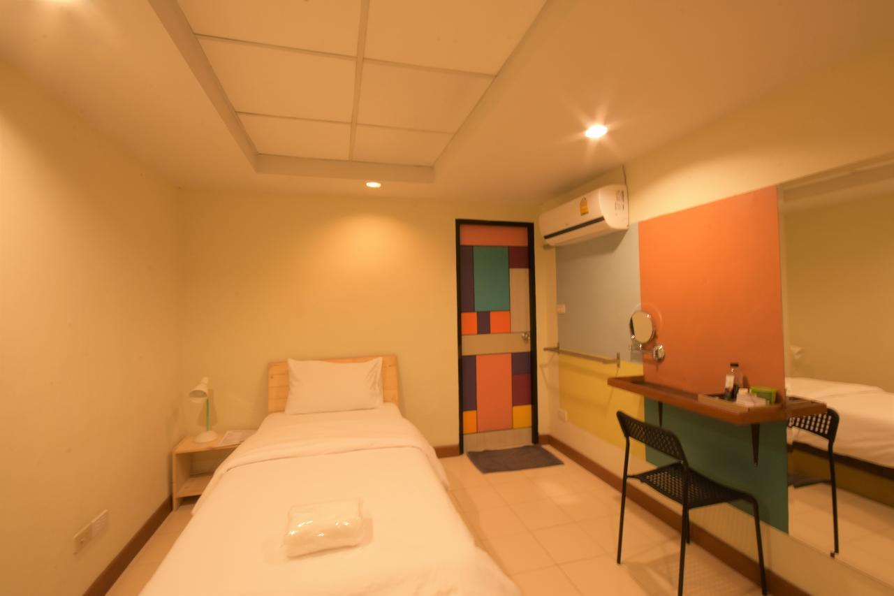 Room At Prachachuen Nonthaburi Exterior photo