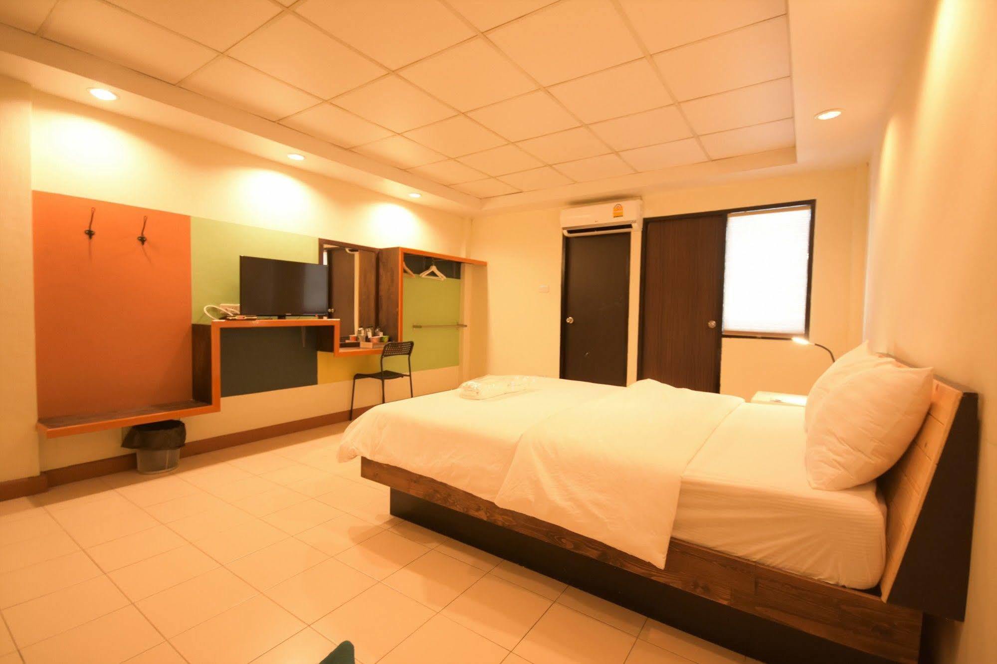 Room At Prachachuen Nonthaburi Exterior photo