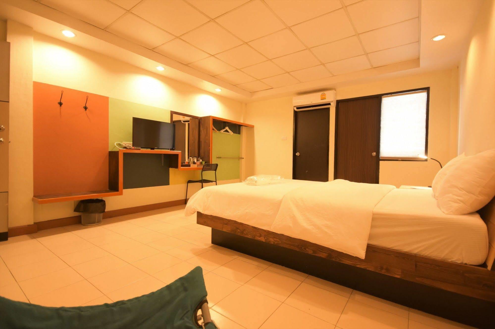 Room At Prachachuen Nonthaburi Exterior photo