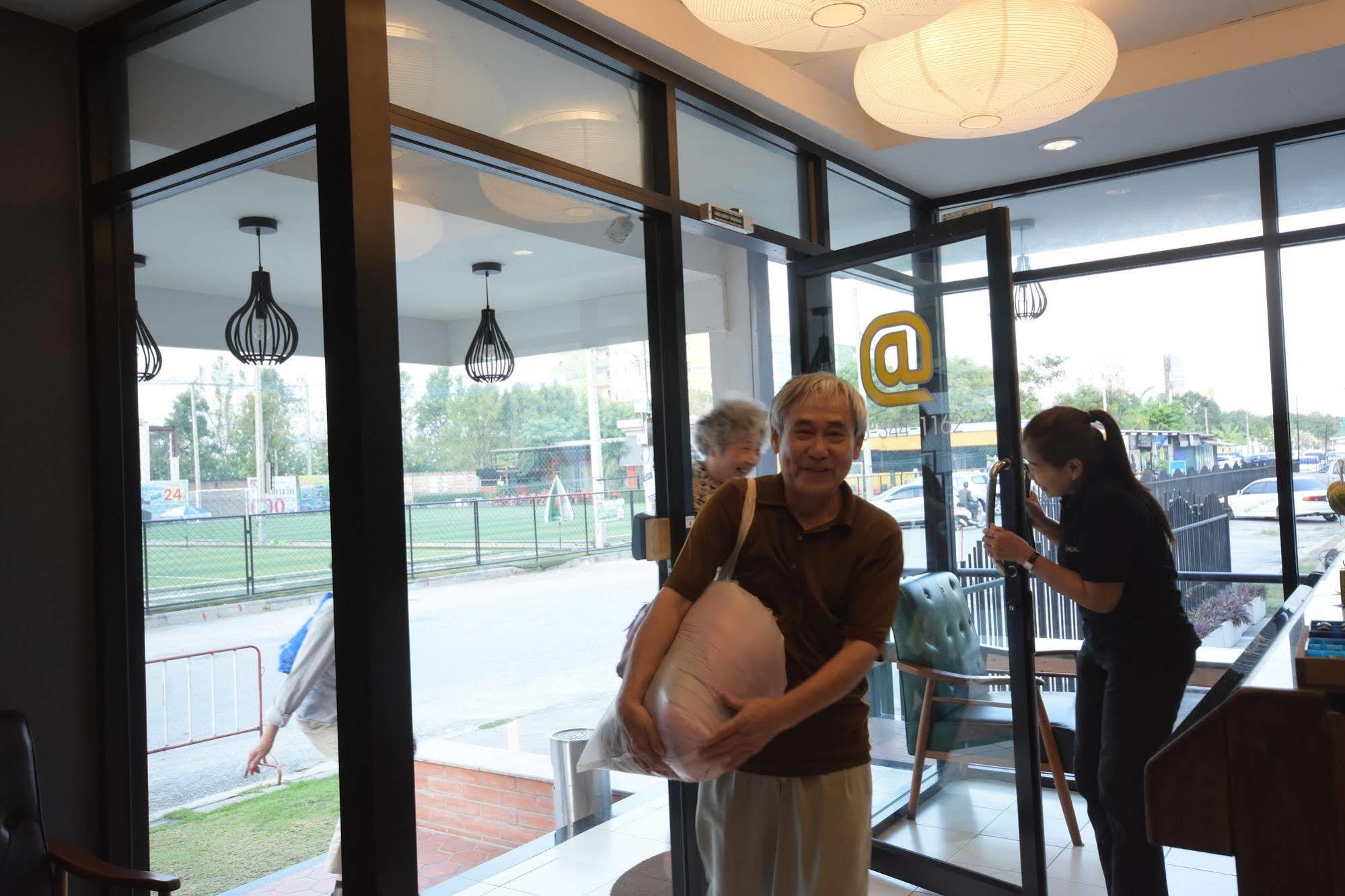 Room At Prachachuen Nonthaburi Exterior photo